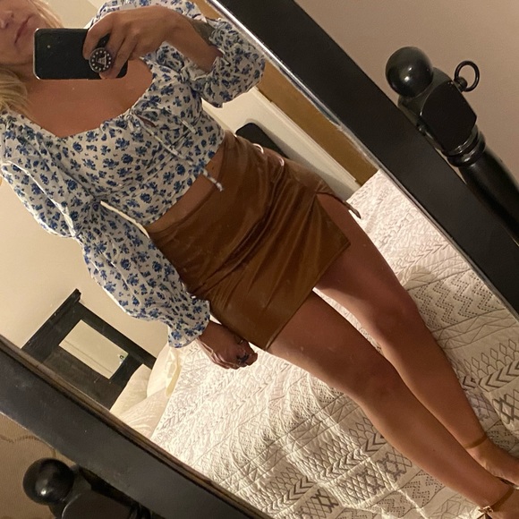 Blue and white long puffy sleeve crop top - Picture 5 of 10